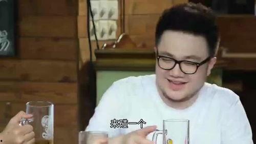 直播吃瓜路人,揭秘网络红人的崛起与争议