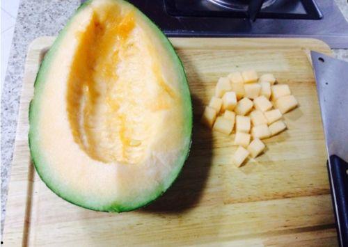 吃哈密瓜屁,揭秘夏日消暑美食背后的“神奇”现象