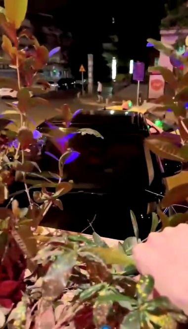 马路人围观吃瓜视频,现场热闹非凡